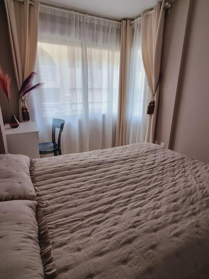 Luxury Evita Apartments In Torrevieja Bagian luar foto